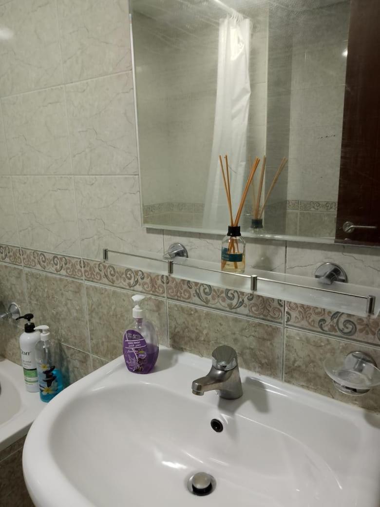 Top House Hostel Abu Dhabi Exterior photo